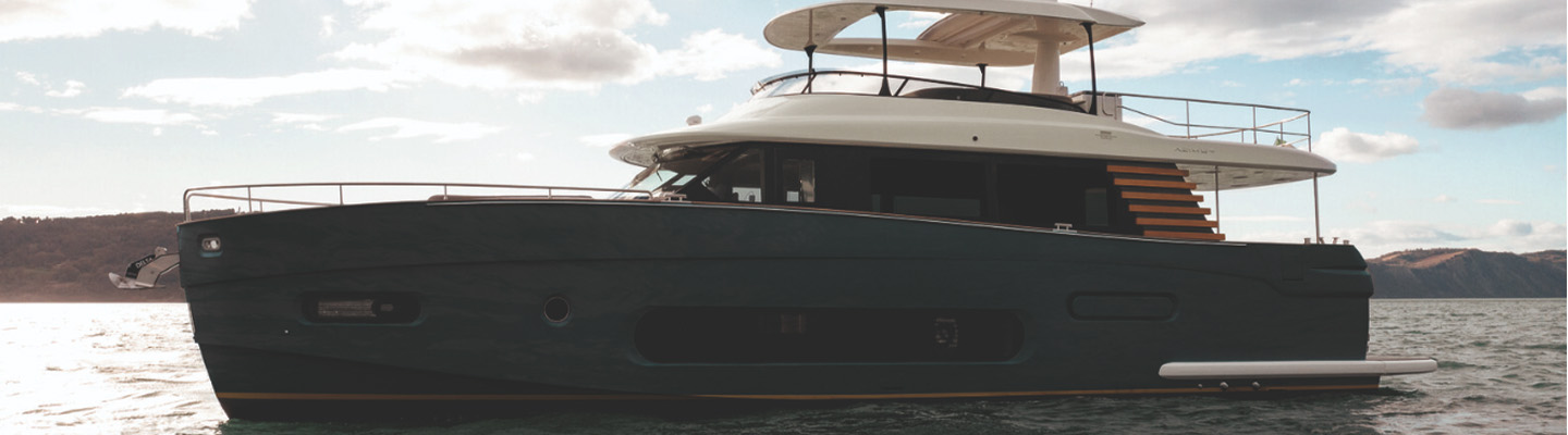 Azimut on the water