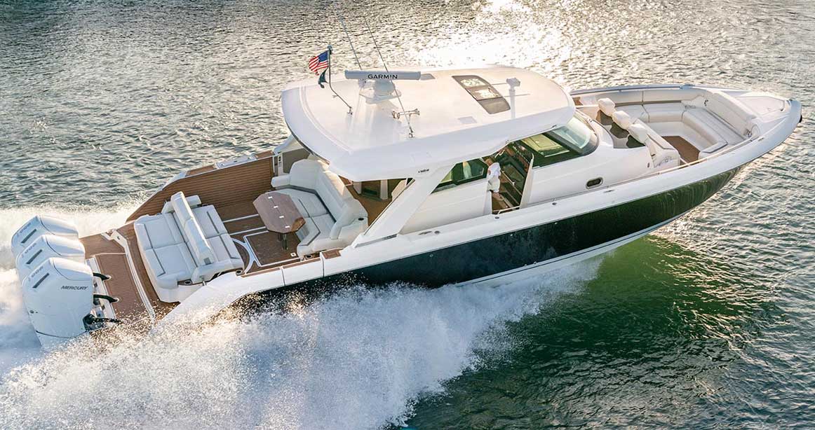 Tiara Yacht running