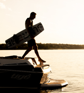 Surfer Tige Sunset