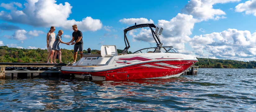 Bayliner VR6 On the Shore, Family On Land