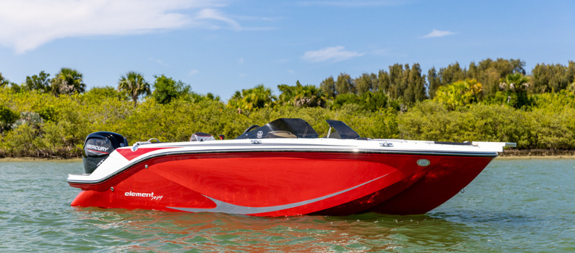 Bayliner M19 On the Water