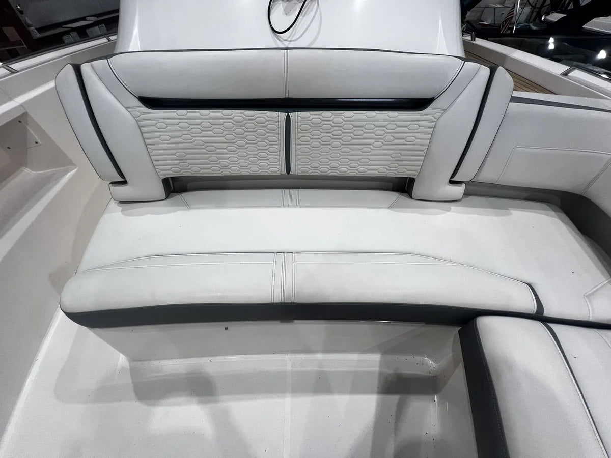 2019 Tiara Yachts 38 LS 38.0 feet, Winthrop Harbor, IL #16