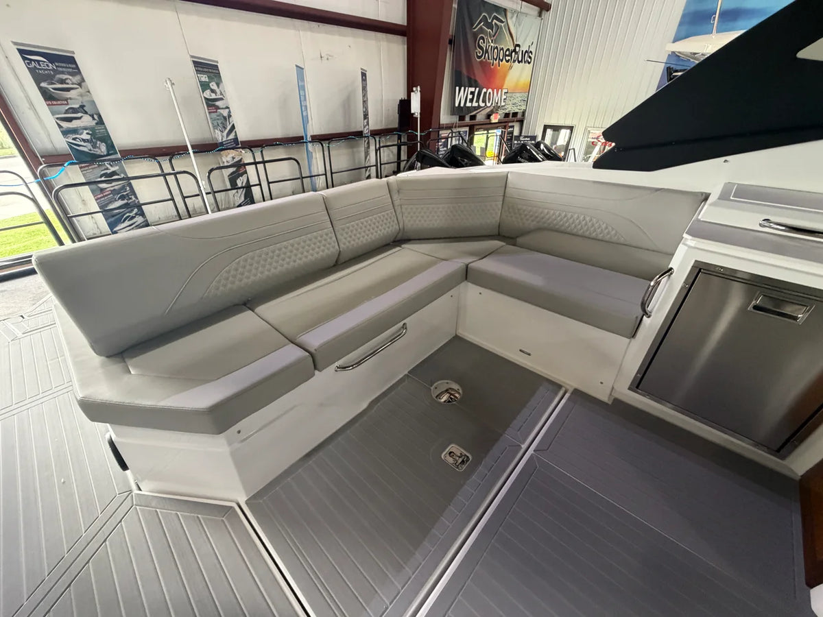 2027 Cruisers Yachts 38 GLS 38.0 feet, Grand Haven, MI #11