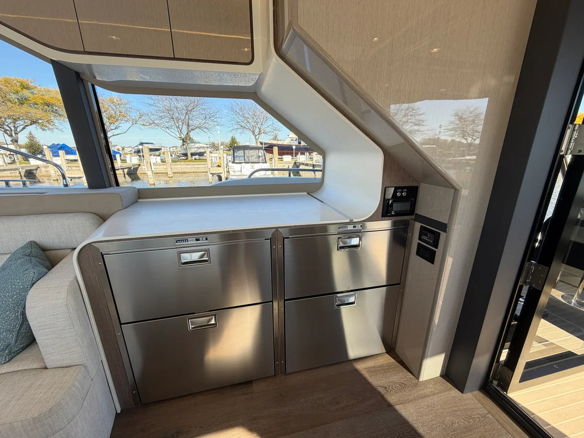 2026 Cruisers Yachts 57 FLY 57.0 feet, Grand Haven, MI #23