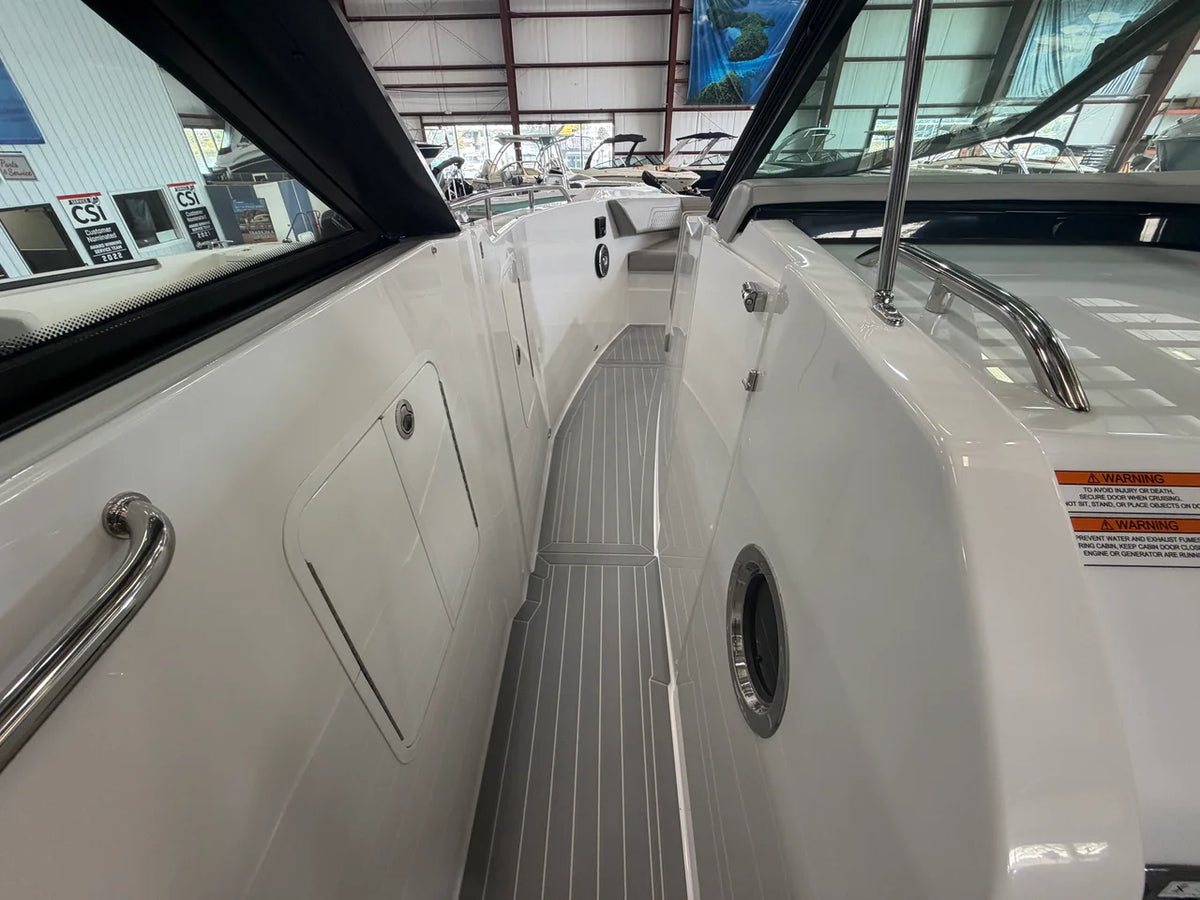 2027 Cruisers Yachts 38 GLS 38.0 feet, Grand Haven, MI #9