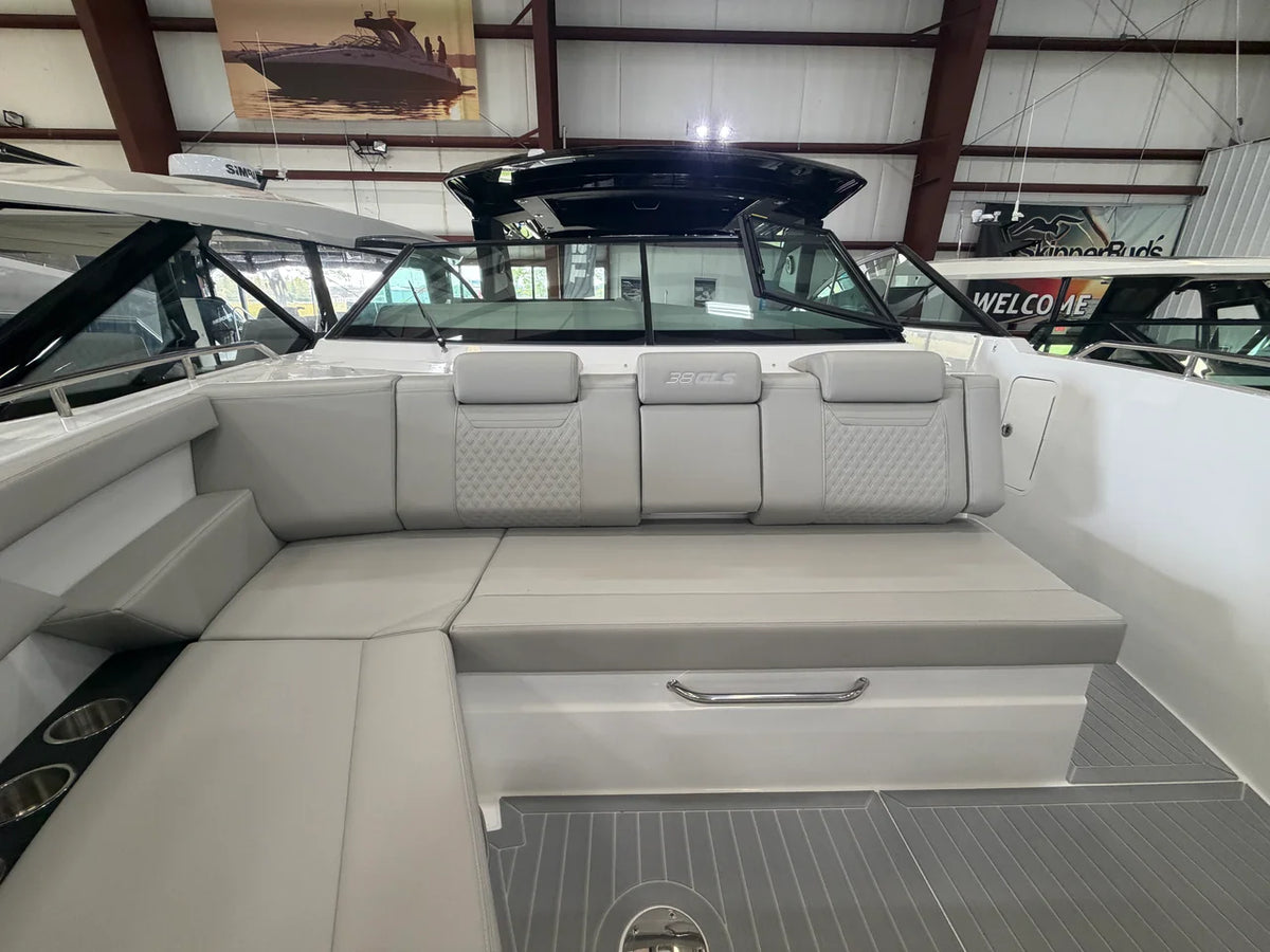 2027 Cruisers Yachts 38 GLS 38.0 feet, Grand Haven, MI #40