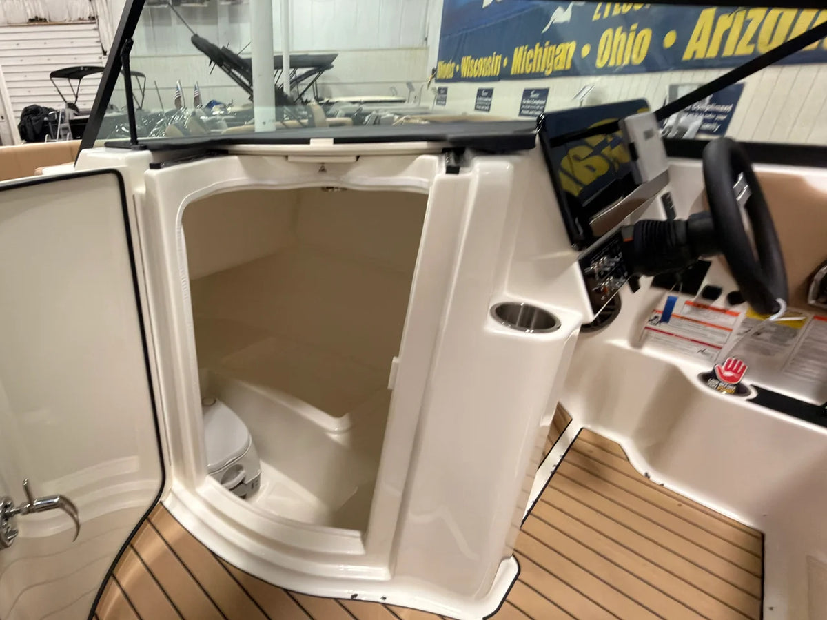 2026 Sea Ray SDX 230 23.0 feet, Pewaukee, WI #45