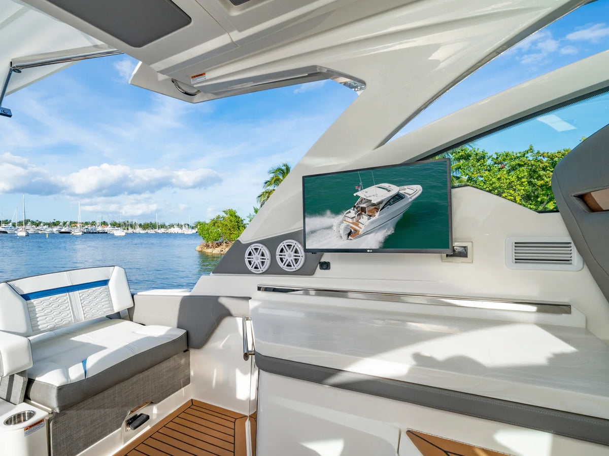 2027 Tiara Yachts 34 LX 34.0 feet, Inuvik, Northwest Territories #6