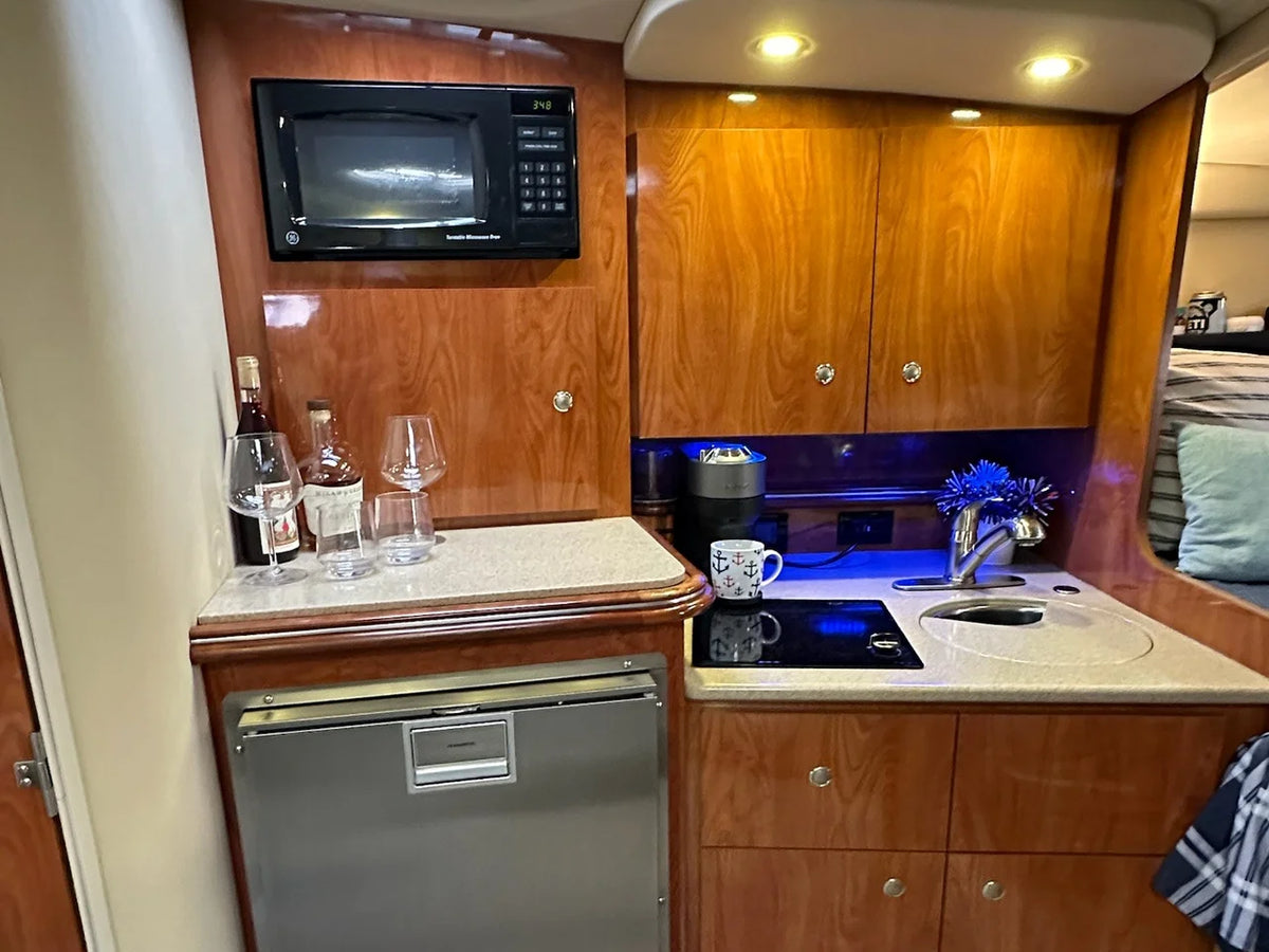 2005 Cruisers Yachts 320 EXPRESS 35.0 feet, Sturgeon Bay, WI #38