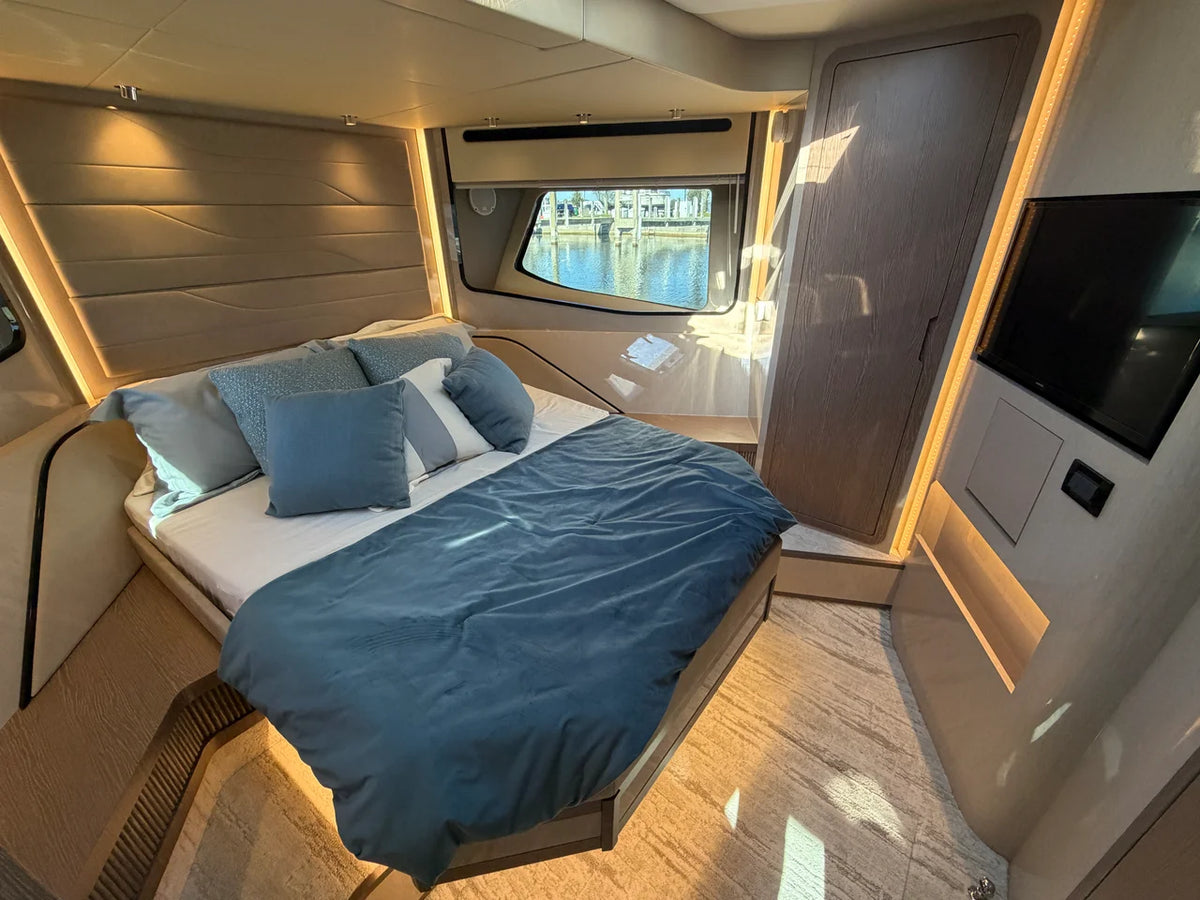2026 Cruisers Yachts 57 FLY 57.0 feet, Grand Haven, MI #11