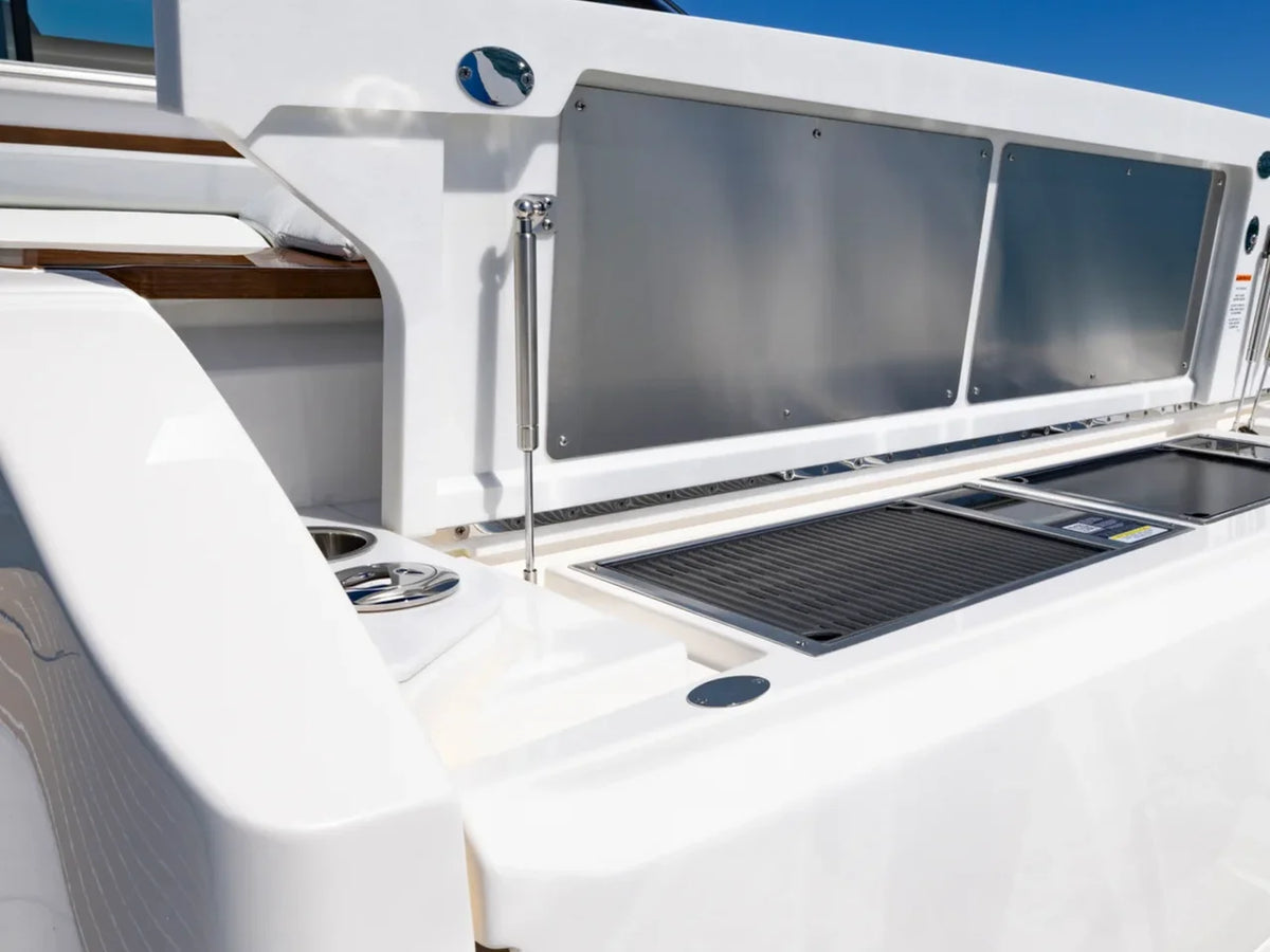 2027 Tiara Yachts 56 LS 56.0 feet, Inuvik, Northwest Territories #9