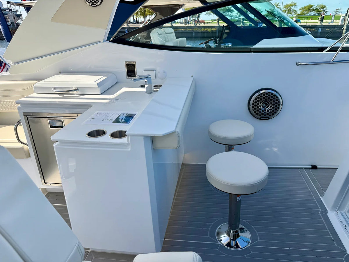 2027 Cruisers Yachts 38 GLS Outboard 38.0 feet, Harrison Township, MI #18