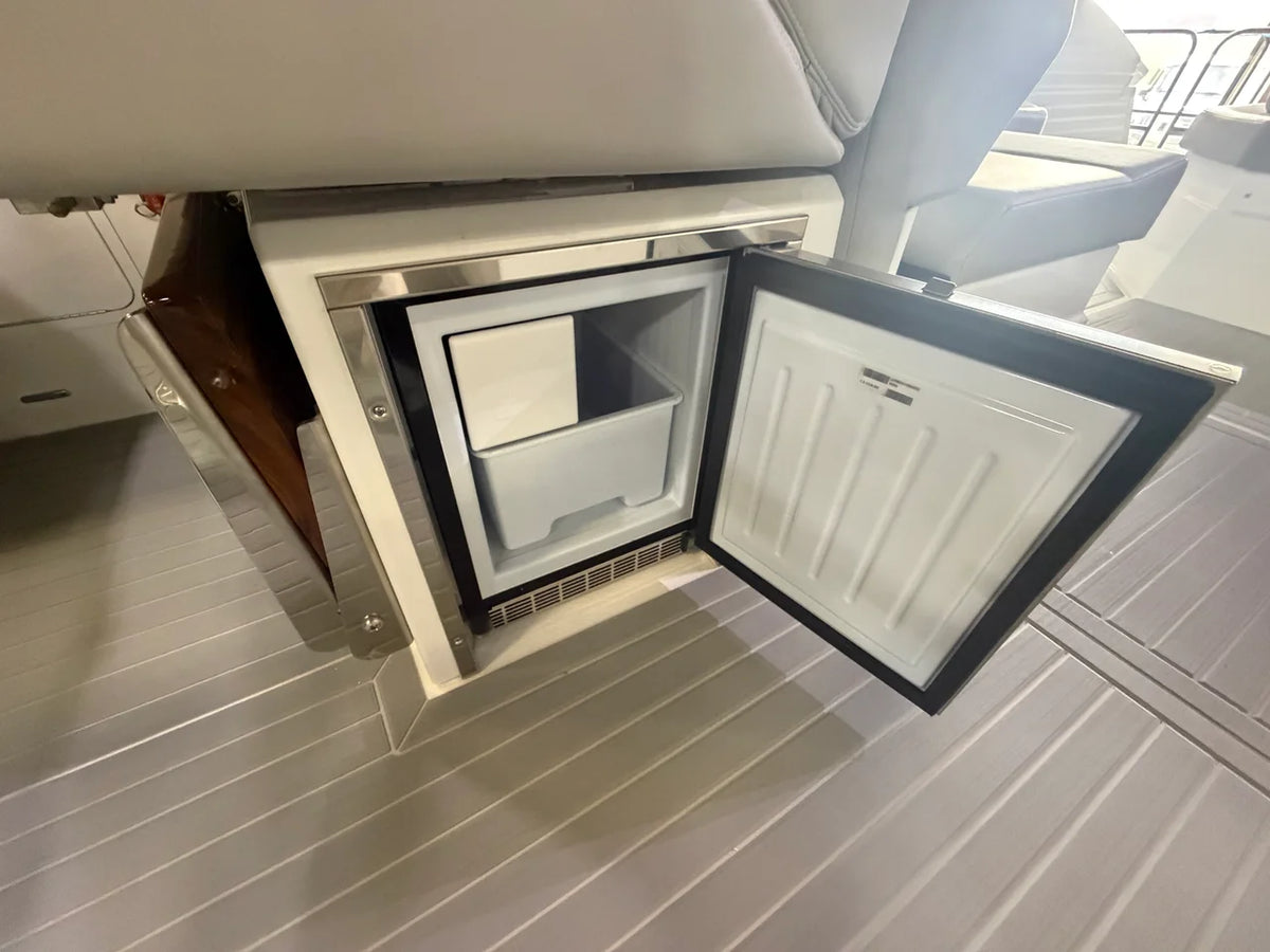 2027 Cruisers Yachts 38 GLS 38.0 feet, Grand Haven, MI #27