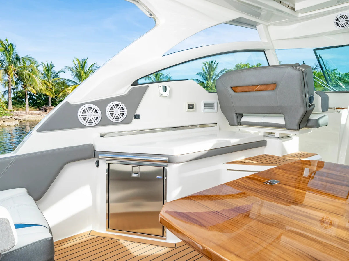 2027 Tiara Yachts 34 LX 34.0 feet, Inuvik, Northwest Territories #7