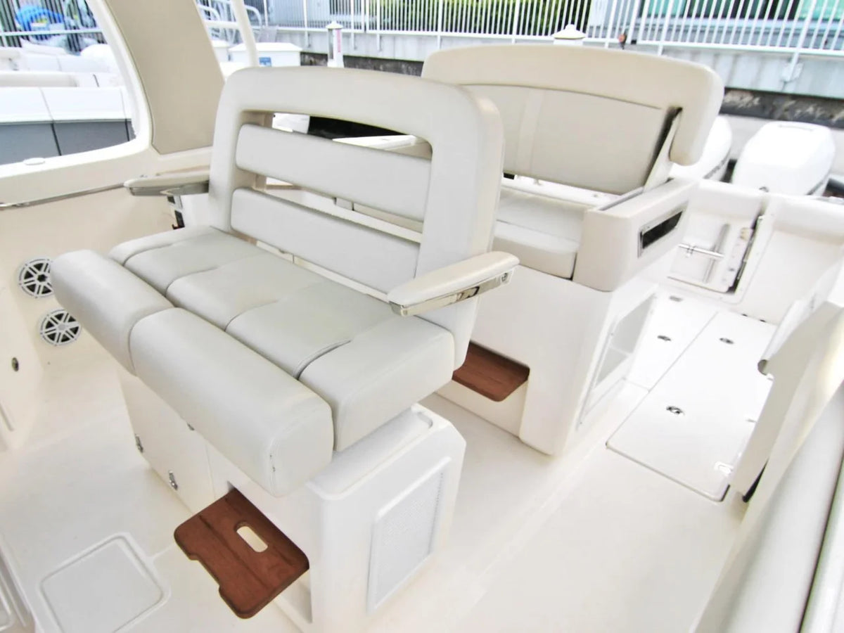 2027 Boston Whaler 350 Realm 35.0 feet, Inuvik, Northwest Territories #7
