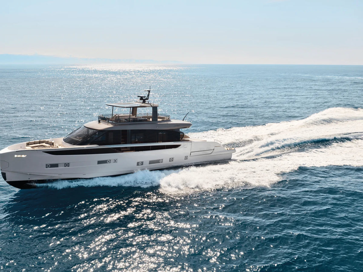 2027 Azimut Seadeck 9 84.0 feet, Inuvik, Northwest Territories #1