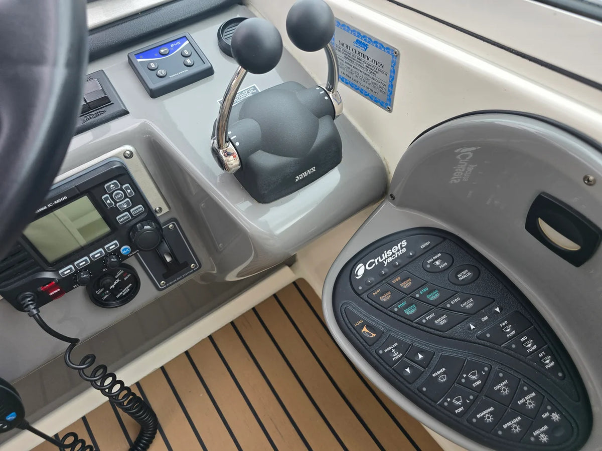 2005 Cruisers Yachts 420 EXPRESS 42.0 feet, Sturgeon Bay, WI #21