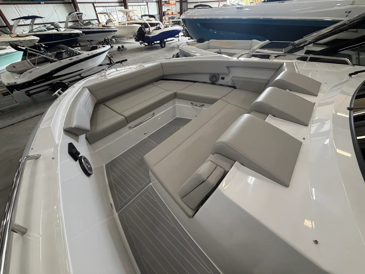 2027 Cruisers Yachts 38 GLS 38.0 feet, Grand Haven, MI #4