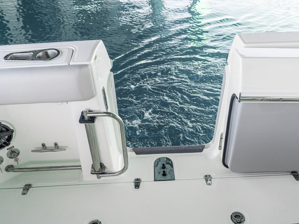 2027 Boston Whaler 330 Outrage 33.0 feet, Inuvik, Northwest Territories #20