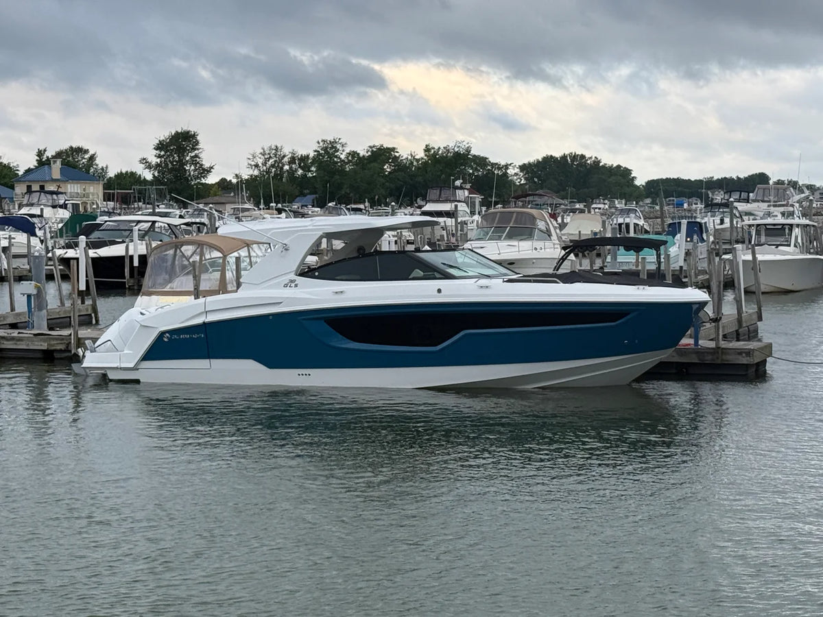 2027 Cruisers Yachts 38 GLS Outboard 38.0 feet, Harrison Township, MI #1