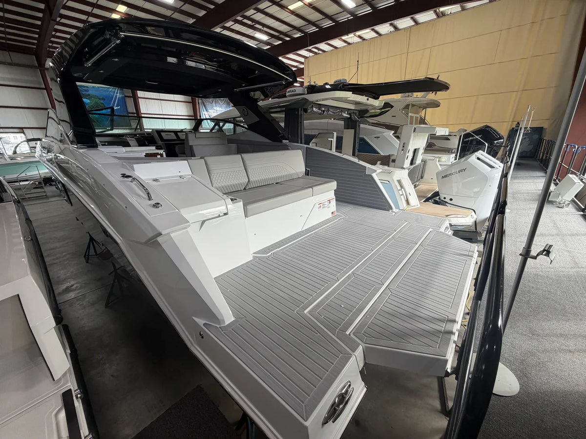2027 Cruisers Yachts 38 GLS 38.0 feet, Grand Haven, MI #15
