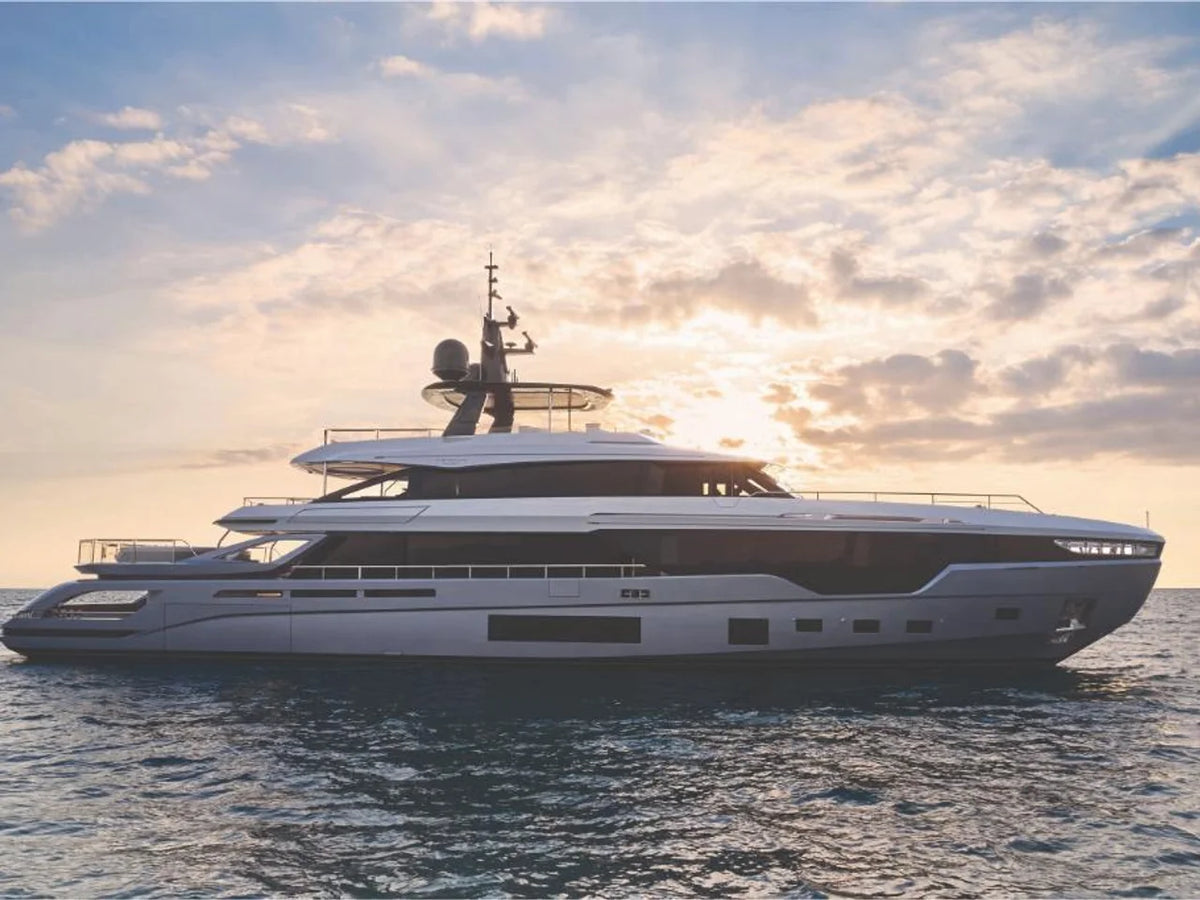 2027 Azimut Grande Trideck 125.0 feet, Inuvik, Northwest Territories #2