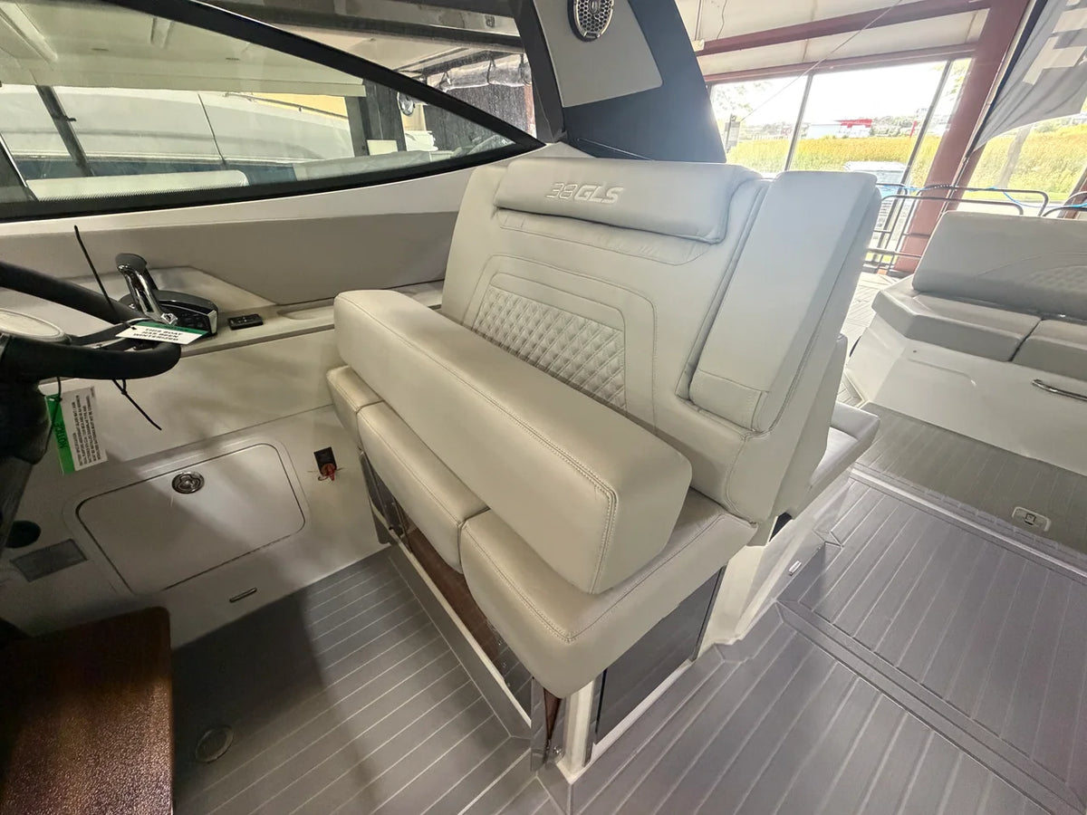 2027 Cruisers Yachts 38 GLS 38.0 feet, Grand Haven, MI #28