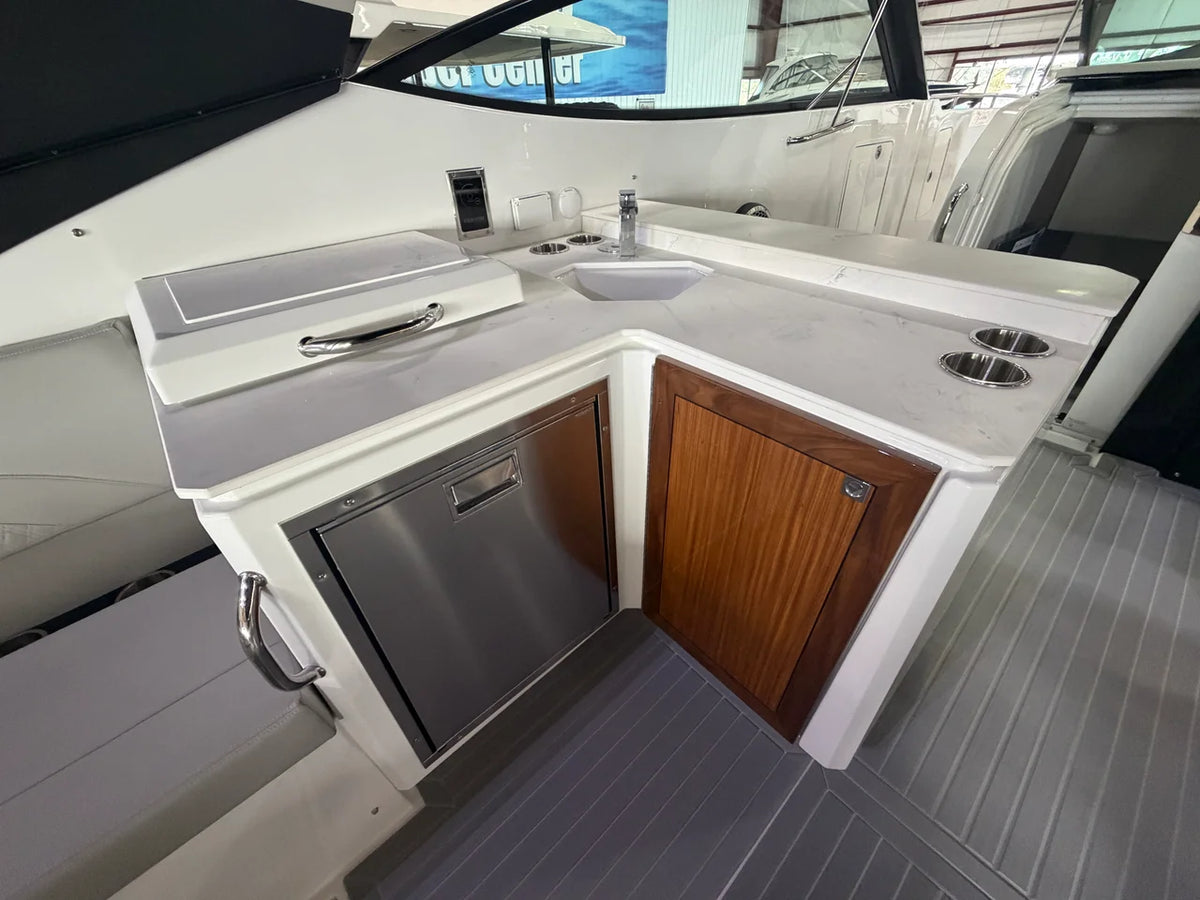 2027 Cruisers Yachts 38 GLS 38.0 feet, Grand Haven, MI #36