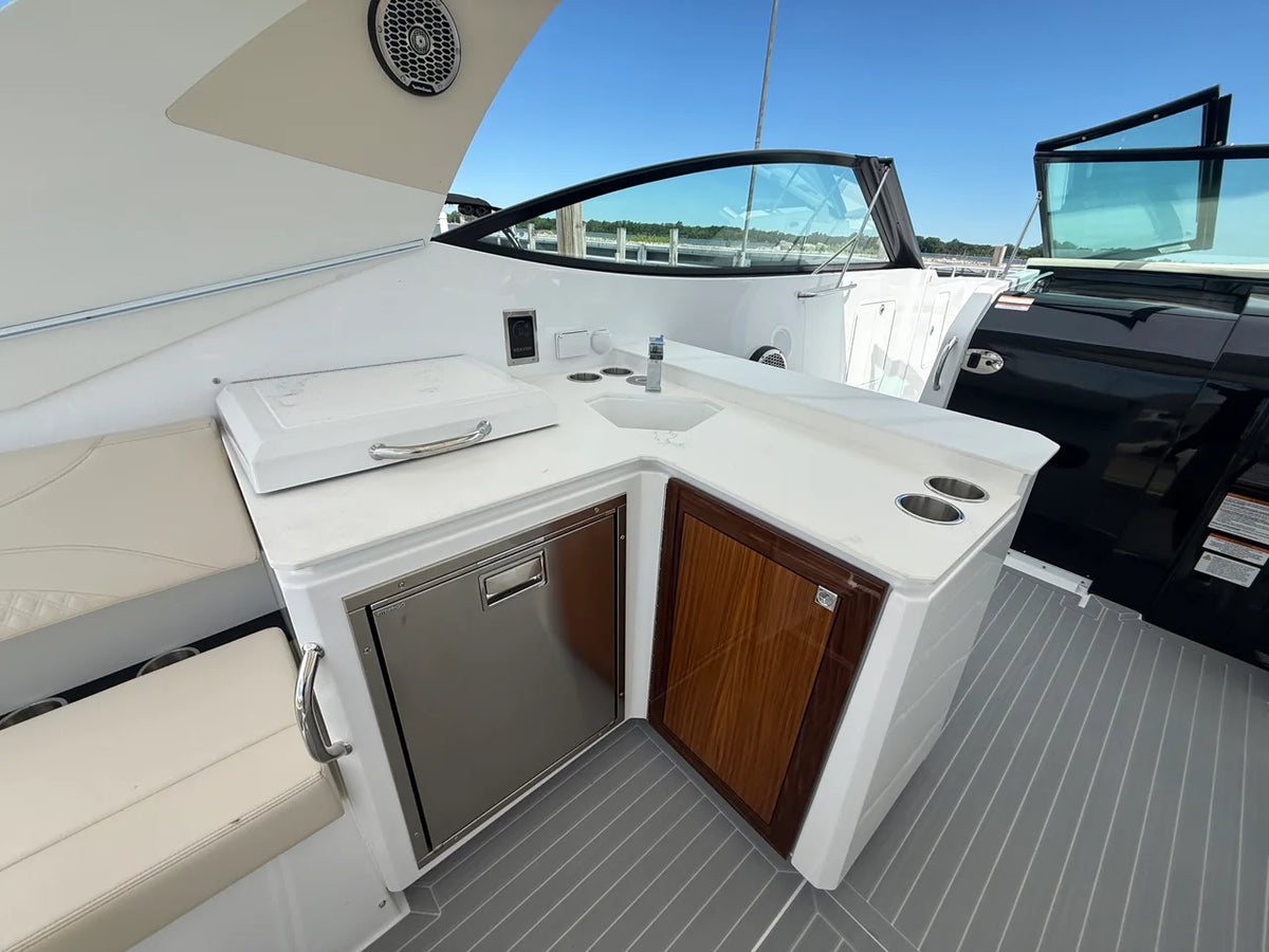 2027 Cruisers Yachts 38 GLS Outboard 38.0 feet, Harrison Township, MI #9