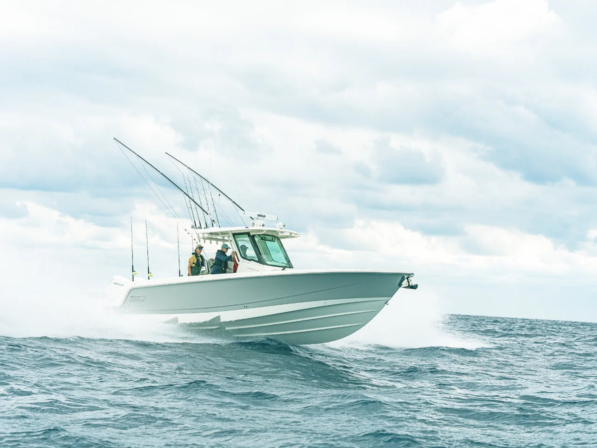 2027 Boston Whaler 330 Outrage 33.0 feet, Inuvik, Northwest Territories #1