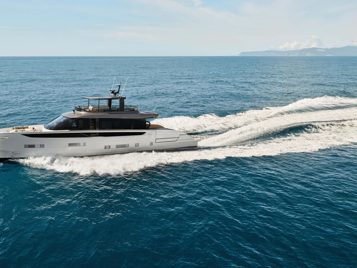 2027 Azimut Seadeck 9 84.0 feet, Inuvik, Northwest Territories #2