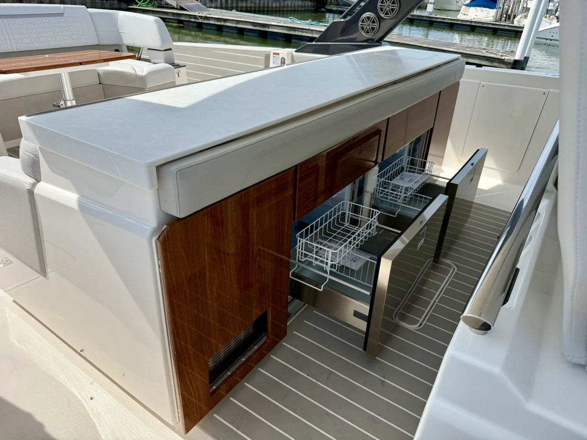 2027 Tiara Yachts 43LS 43.0 feet, Harrison Township, MI #23