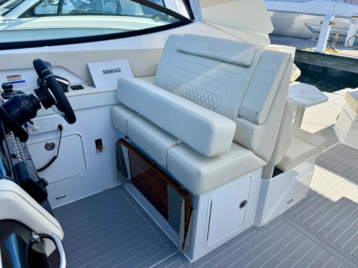 2027 Cruisers Yachts 38 GLS Outboard 38.0 feet, Harrison Township, MI #19