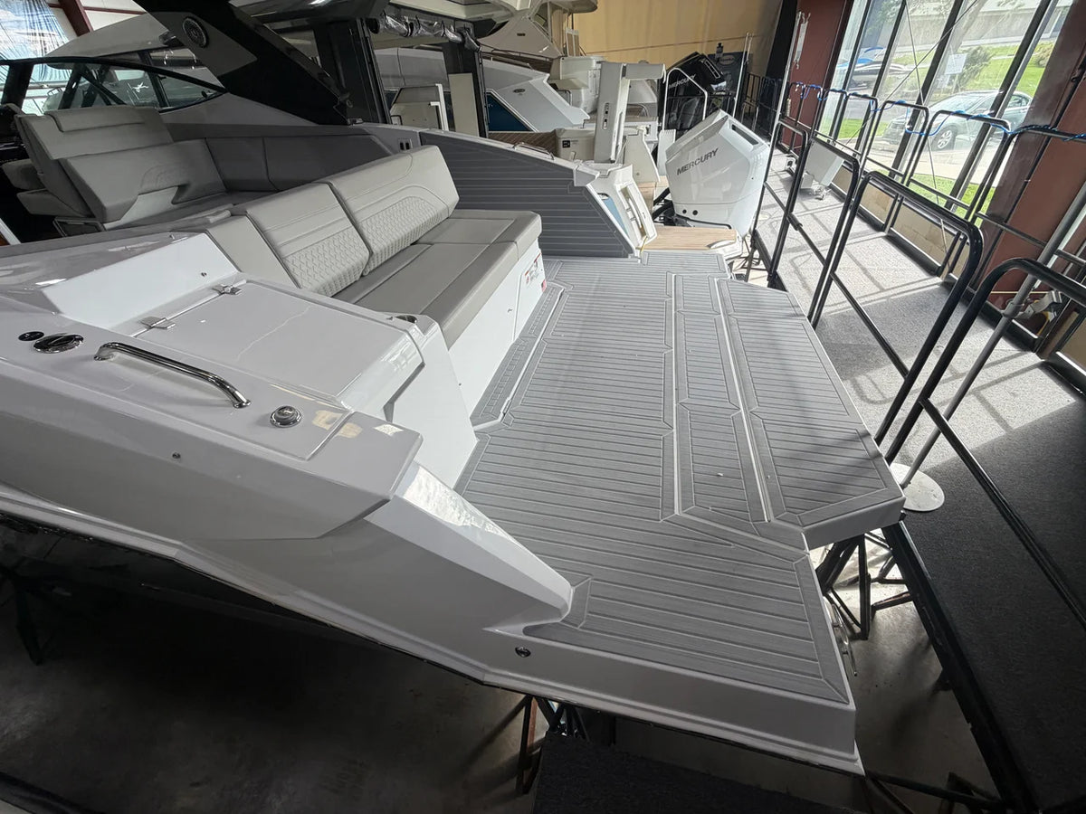 2027 Cruisers Yachts 38 GLS 38.0 feet, Grand Haven, MI #8