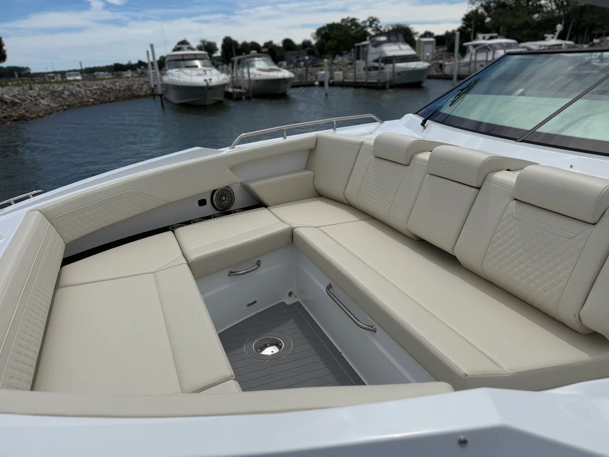2027 Cruisers Yachts 38 GLS Outboard 38.0 feet, Harrison Township, MI #29