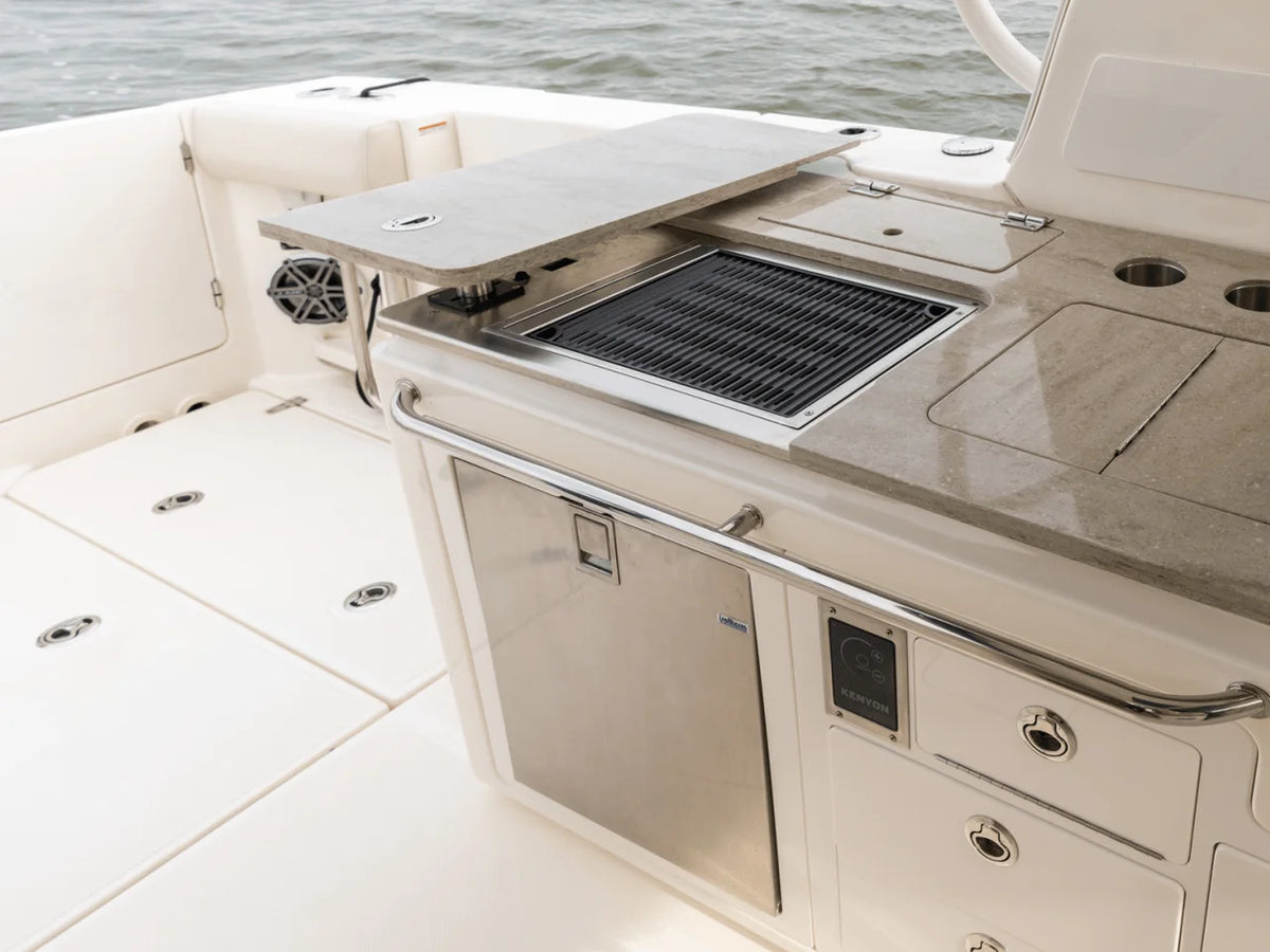 2027 Boston Whaler 380 Realm 38.0 feet, Inuvik, Northwest Territories #93