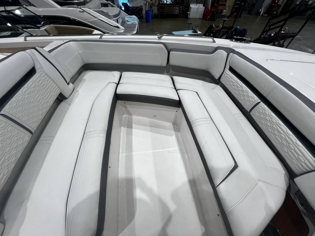 2019 Tiara Yachts 38 LS 38.0 feet, Winthrop Harbor, IL #15