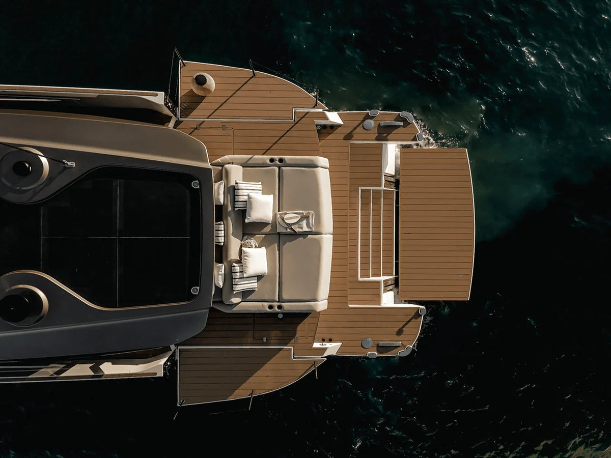 2027 Azimut Seadeck 6 56.583 feet, Inuvik, Northwest Territories #8