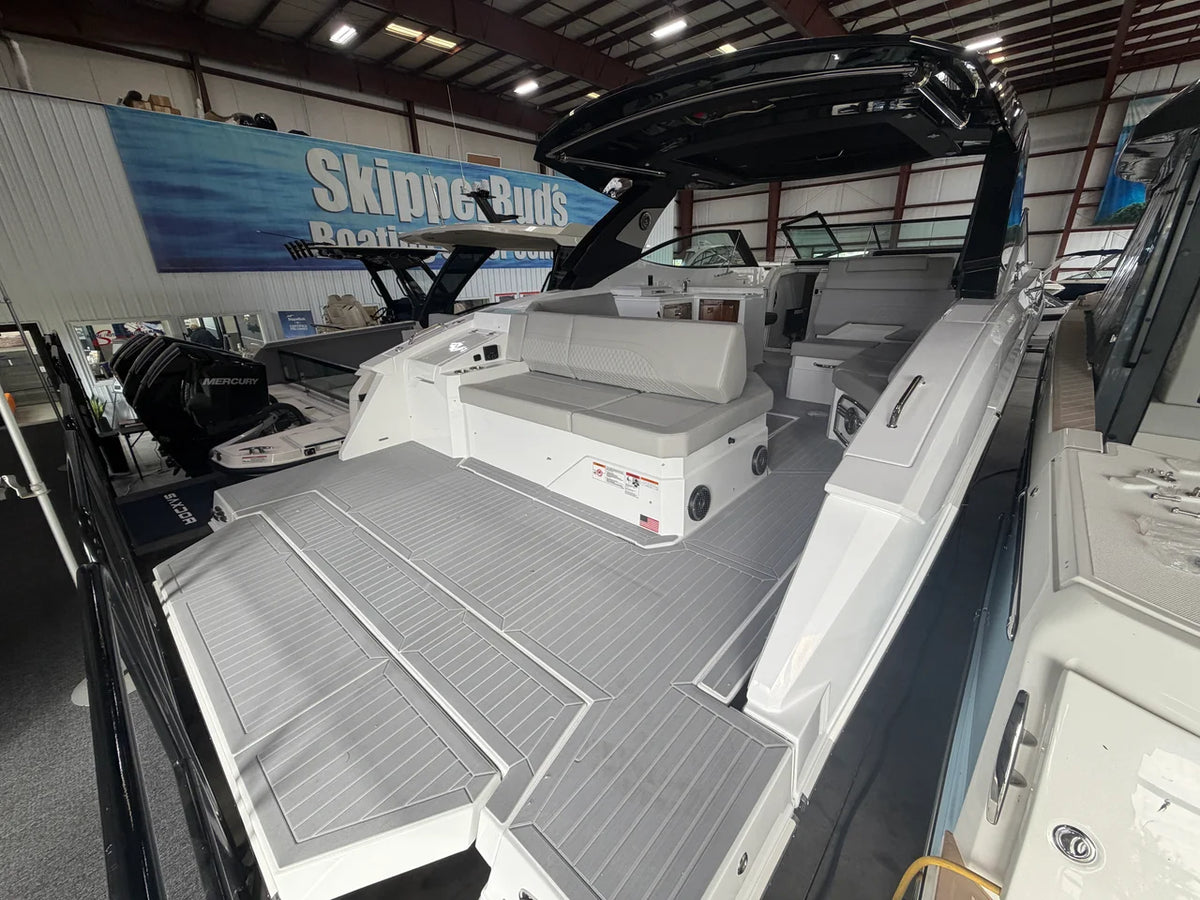 2027 Cruisers Yachts 38 GLS 38.0 feet, Grand Haven, MI #35
