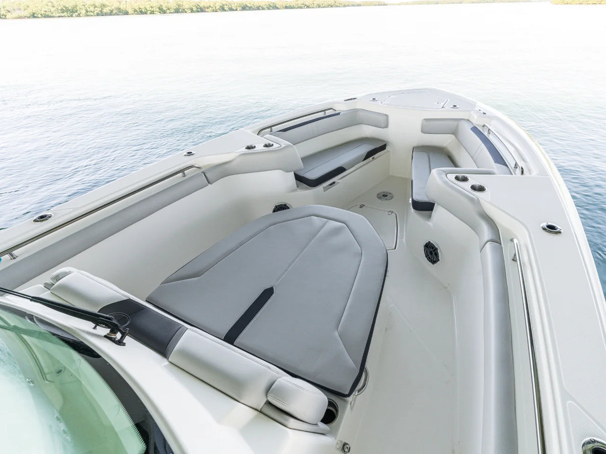 2027 Boston Whaler 330 Outrage 33.0 feet, Inuvik, Northwest Territories #15