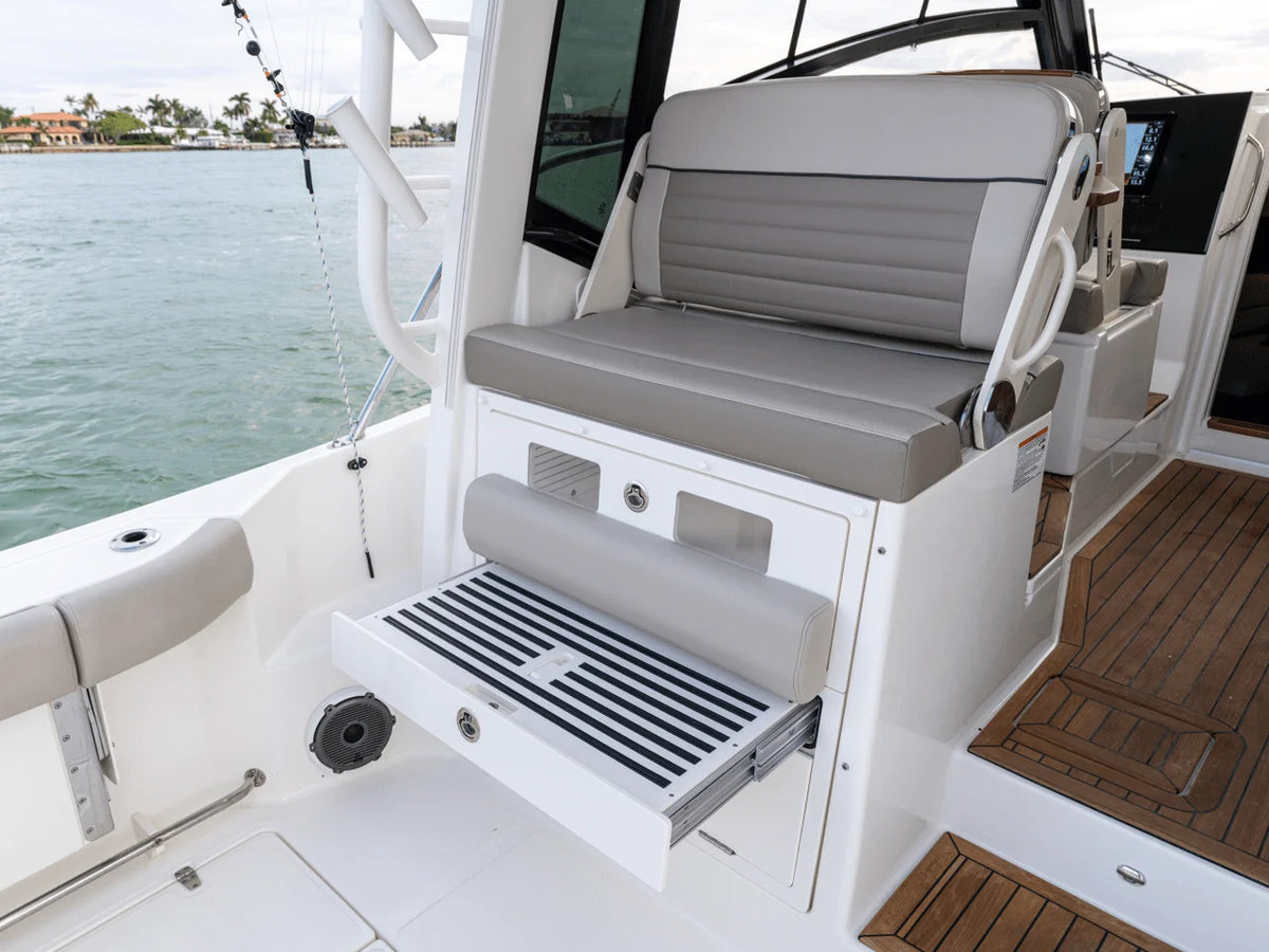 2027 Boston Whaler 365 Conquest 36.0 feet, Inuvik, Northwest Territories #66