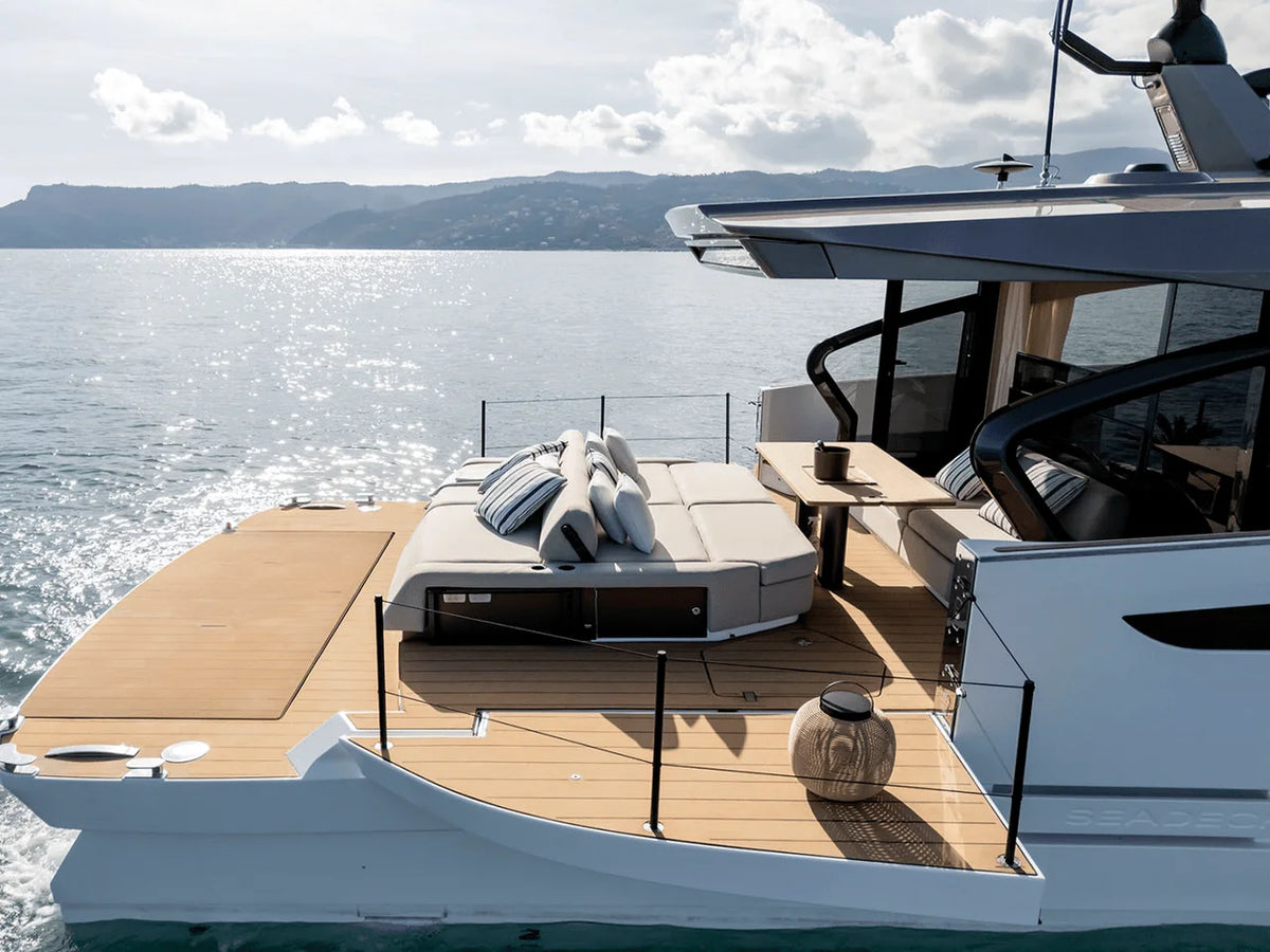 2027 Azimut Seadeck 6 56.583 feet, Inuvik, Northwest Territories #10