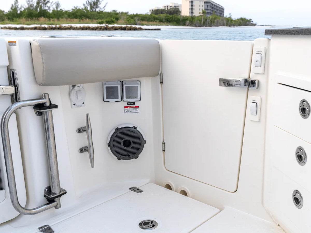 2027 Boston Whaler 365 Conquest 36.0 feet, Inuvik, Northwest Territories #55