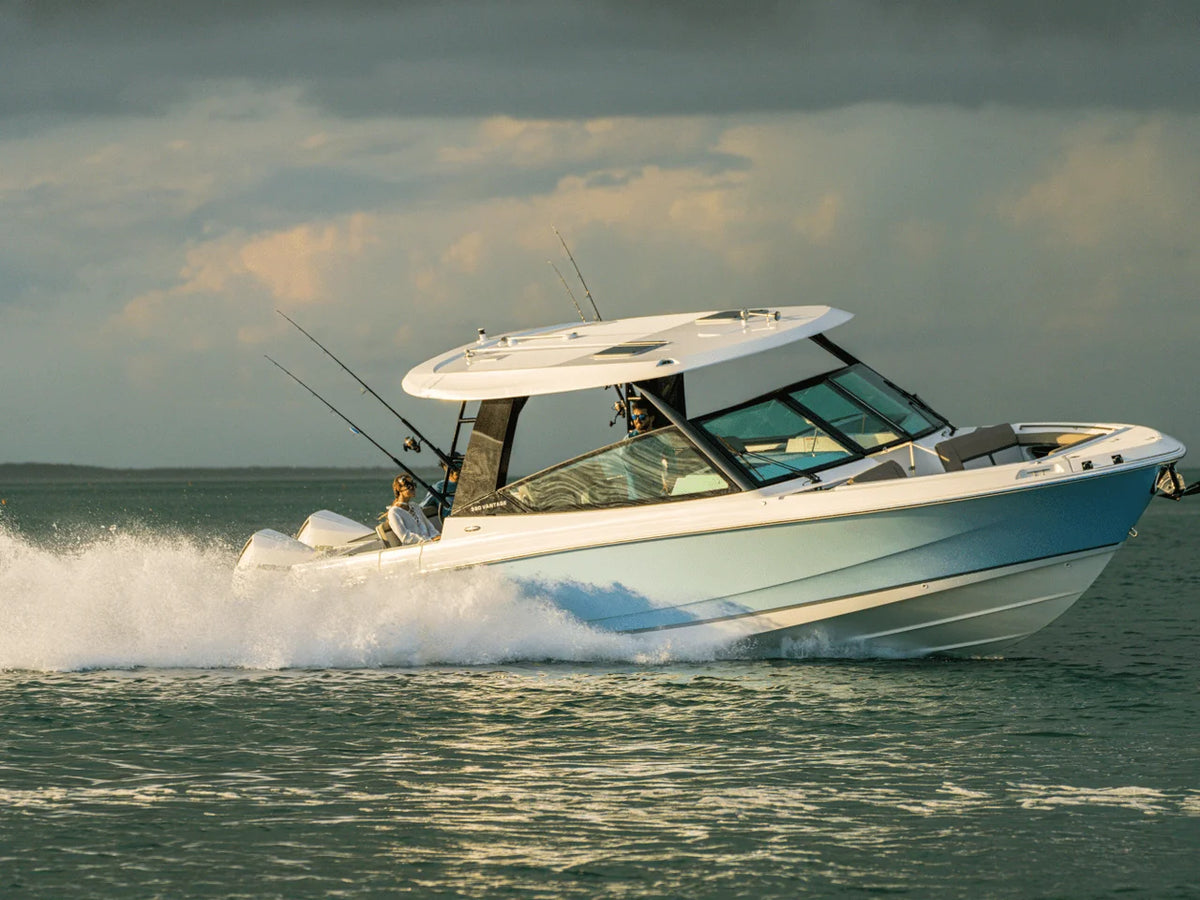 2027 Boston Whaler 330 Vantage 33.0 feet, Inuvik, Northwest Territories #1