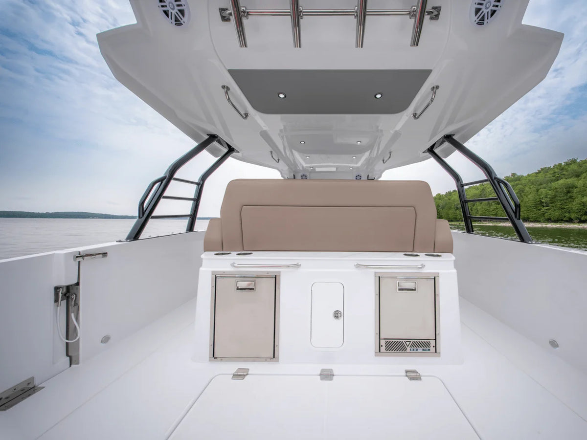 2026 Cruisers Yachts 38 VTR 38.0 feet, Inuvik, Northwest Territories #12