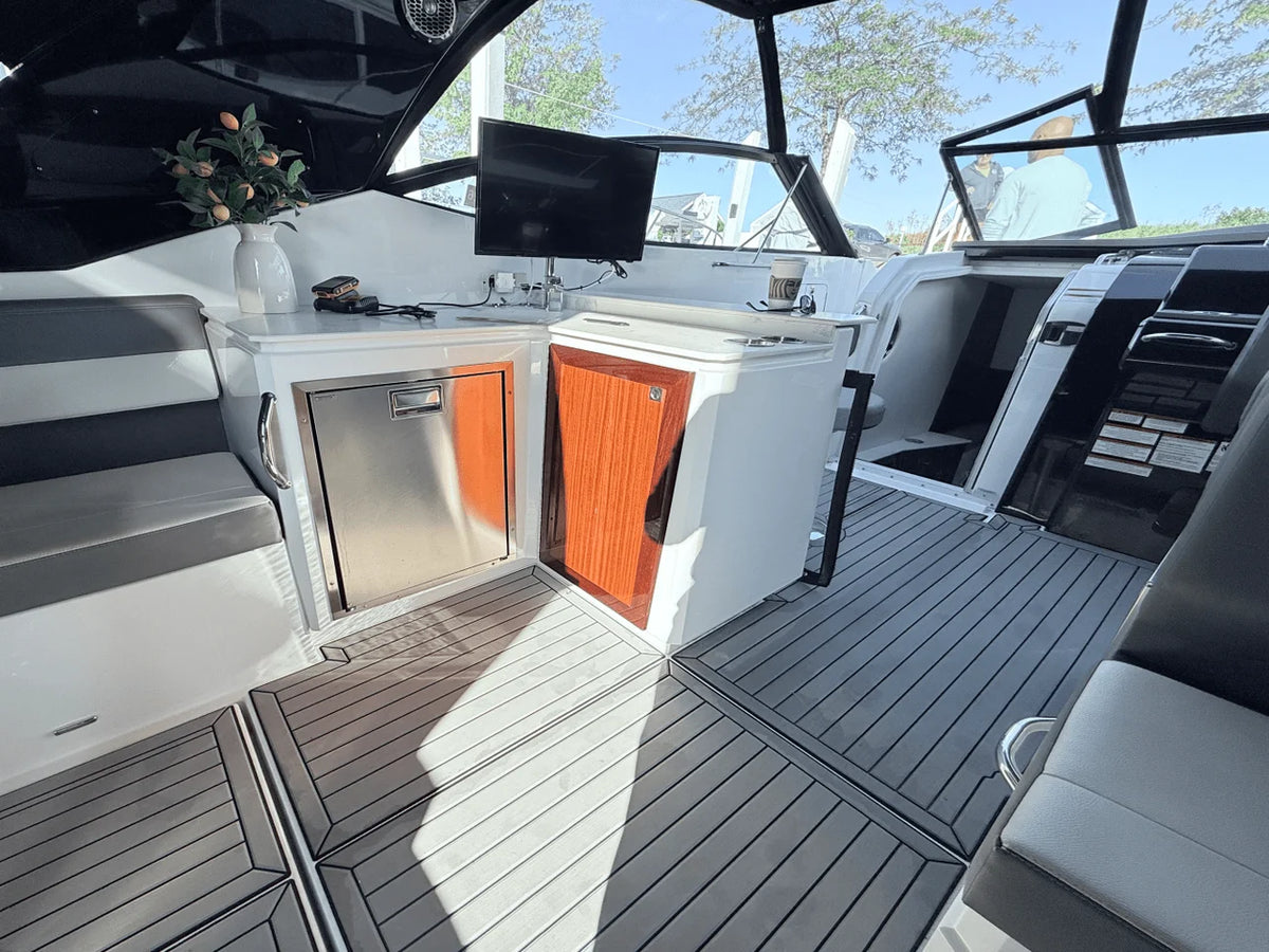 2020 Cruisers Yachts 38 GLS 38.0 feet, Grand Haven, MI #25
