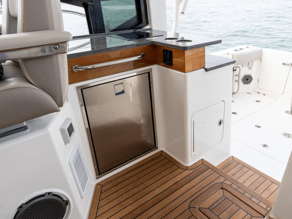 2027 Boston Whaler 365 Conquest 36.0 feet, Inuvik, Northwest Territories #81