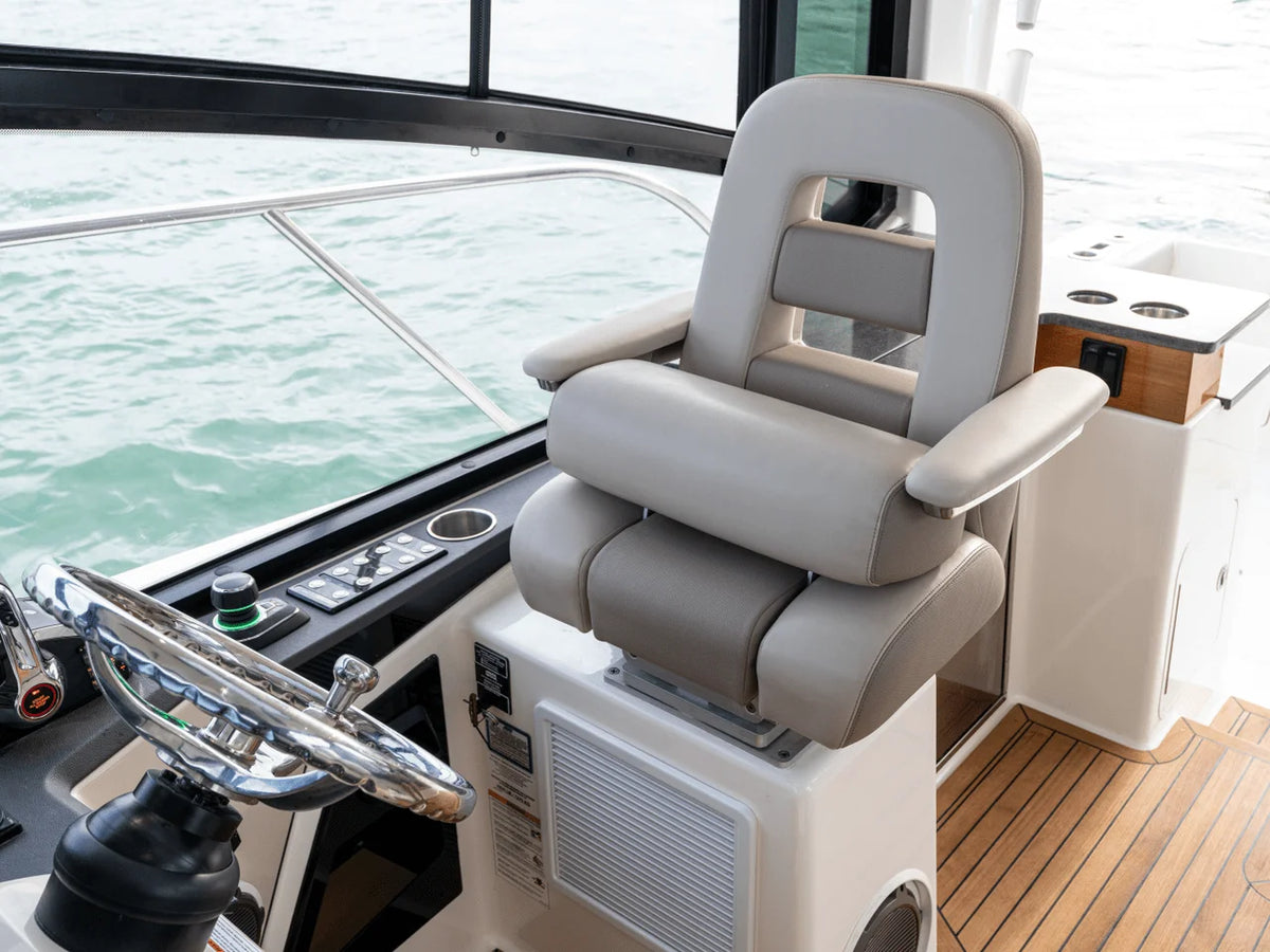 2027 Boston Whaler 365 Conquest 36.0 feet, Inuvik, Northwest Territories #84