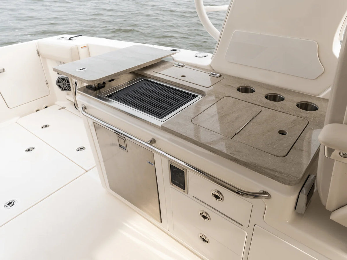 2027 Boston Whaler 380 Realm 38.0 feet, Inuvik, Northwest Territories #97