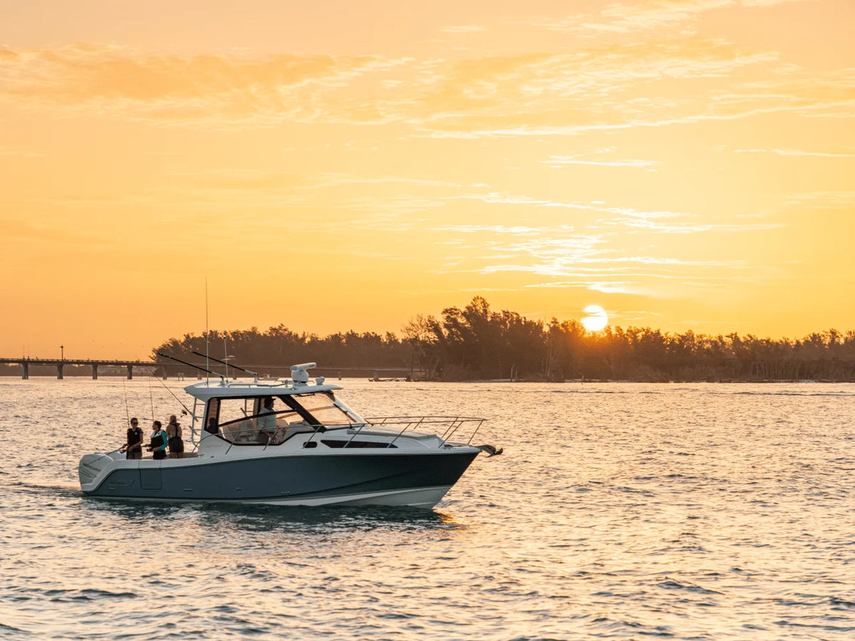 2027 Boston Whaler 325 Conquest 32.0 feet, Inuvik, Northwest Territories #12